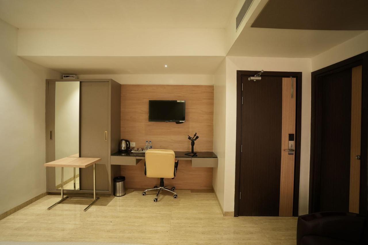 Sri Ambal Grand Hotel Virudunagar Exterior foto