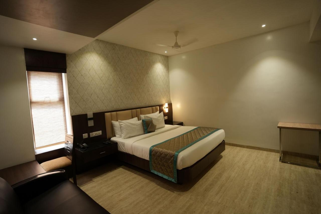 Sri Ambal Grand Hotel Virudunagar Exterior foto